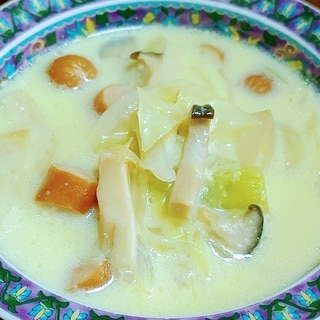 ウインナーと野菜の豆乳味噌スープ
